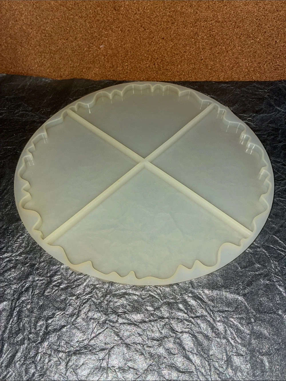 Scalloped Round Silicone Mold with 4-Section Divider -White